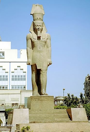 Statue de Ramsès II à Karnak