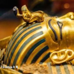Tombe sarcophage avec masque en or des Morts de Toutankhamon