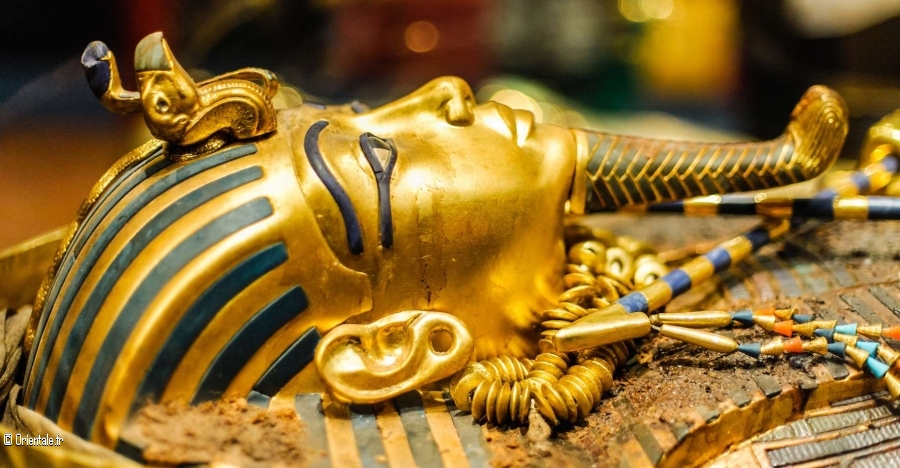 Tombe sarcophage avec masque en or des Morts de Toutankhamon