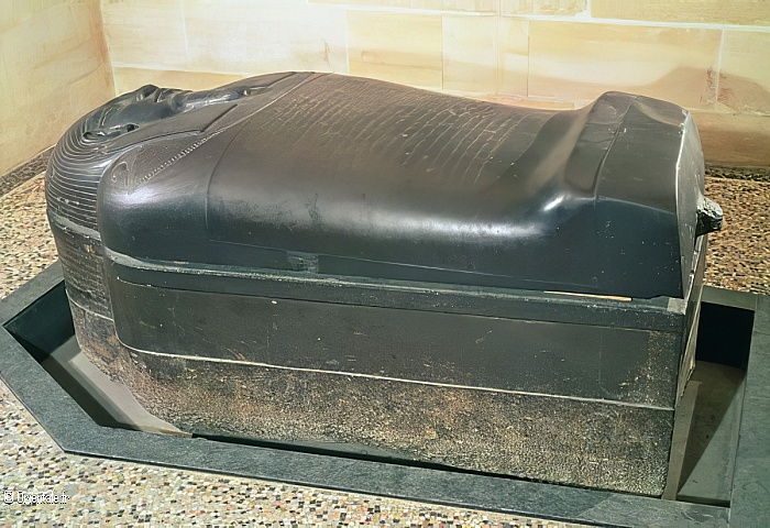 Sarcophage du roi de Sidon