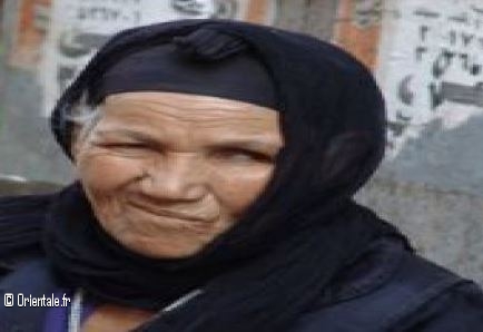 Vieille dame gyptienne victime d'une agression