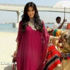 Kim Kardashian en robe traditionnelle arabe