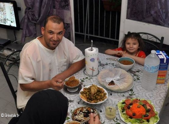 Famille algerienne a table
