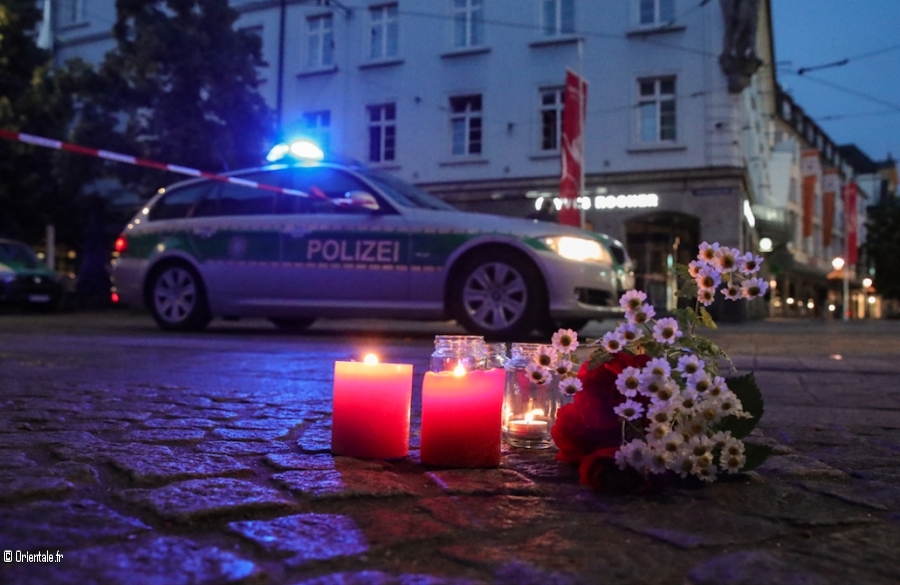 Scne d'hommage aux victimes du terroriste somalien avec police allemande
