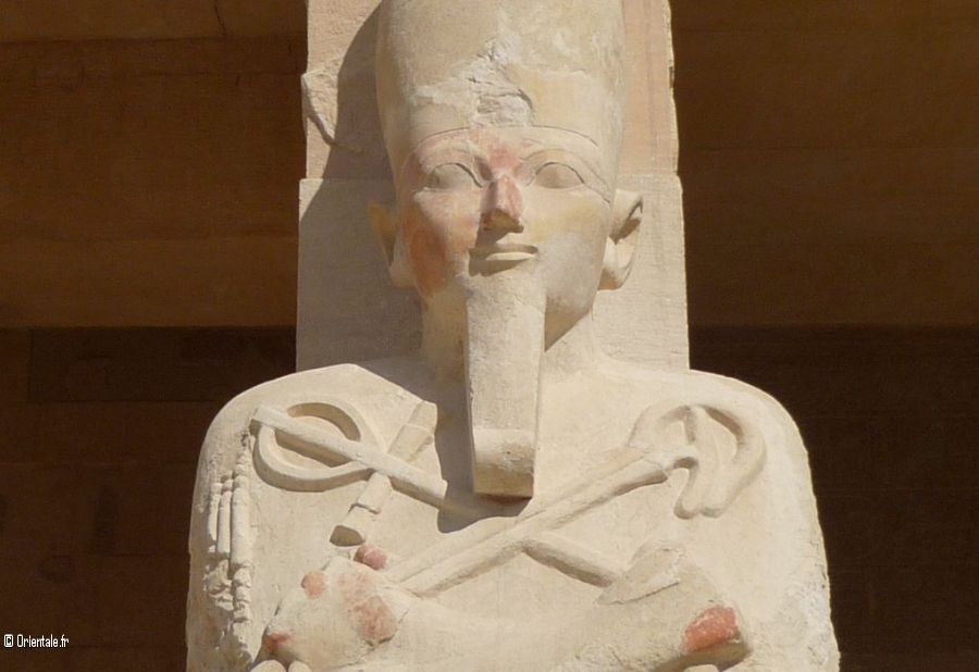 Statue d'Hatchepsout au Temple Djéser-Djéserou, 'le Saint des Saints'