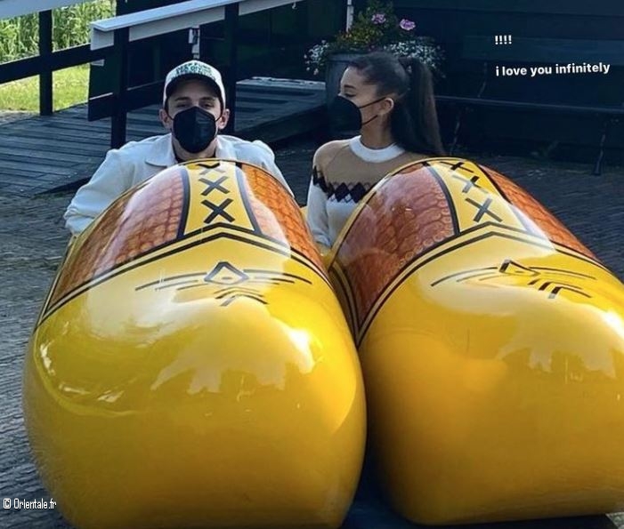 Ariana Grande et son mari Dalton Gomez prennent la pause dans des sabots gants