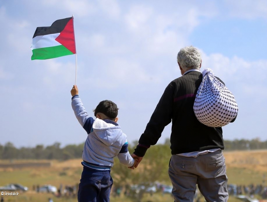 Un pre et son fils palestiniens