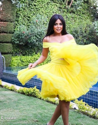 Rania Youssef en robe jaune