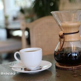 Le café est essentiel dans les pays arabes et représente l'hospitalité
