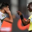 Bakary Gassama pointe un joueur algérien