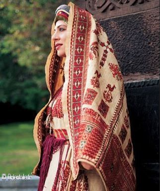 Femme en tenue traditionnelle arabe Palestine et Jordanie