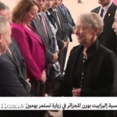 Elisabeth Borne est accueillie à l'aéroport d'Alger - 9 octobre 2022