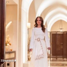La princesse Iman portait une robe élégante pour la cérémonie du henné