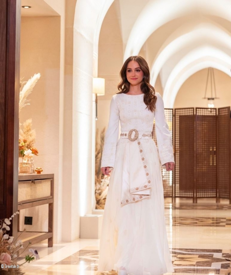 La princesse Iman portait une robe élégante pour la cérémonie du henné