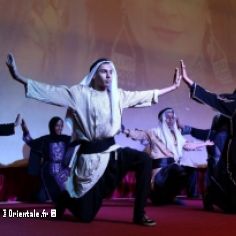 Danse folklorique par des Palestiniens